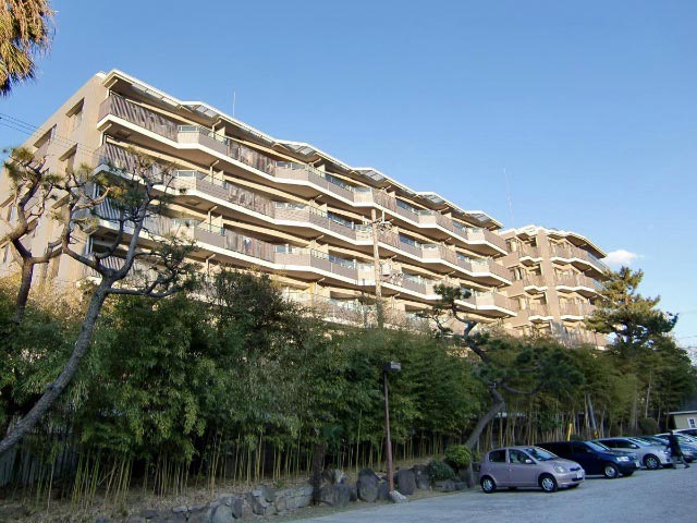 ファイル:グランオアシス夙川 香櫨園南側外観.jpg