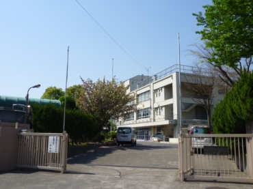 ファイル:亀戸中学校.jpg