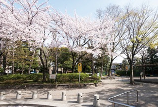 ファイル:千住仲町公園 北千住161102.jpg