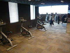 ファイル:ディーグラフォート千里中央 フィットネス2.jpg