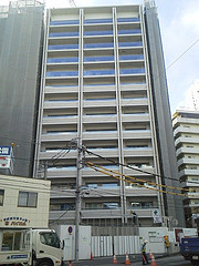 ファイル:ライオンズ志木グランフォート外観工事中(2012.9.9撮影).jpg