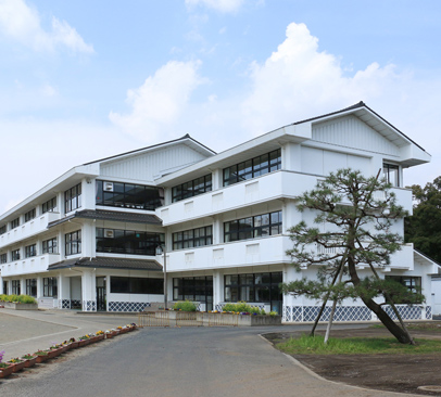 ファイル:三の丸小学校 水戸160929.jpg