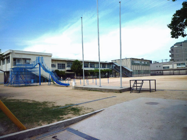 ファイル:グランオアシス夙川 香櫨園夙川香櫨園小学校.jpg