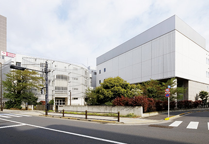 ファイル:東京藝術大学・千住キャンパス 北千住161102.jpg