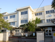 ファイル:東高津小学校.jpg