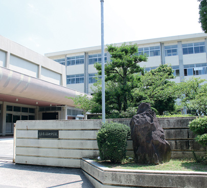 ファイル:高松市立桜町中学校 栗林160930.jpg