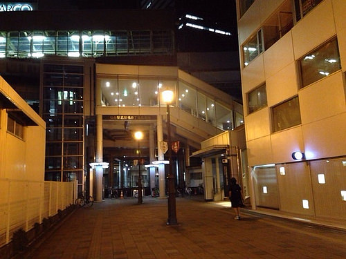 ファイル:デュオヒルズ仙台ザ・マークス 連絡通路.jpg