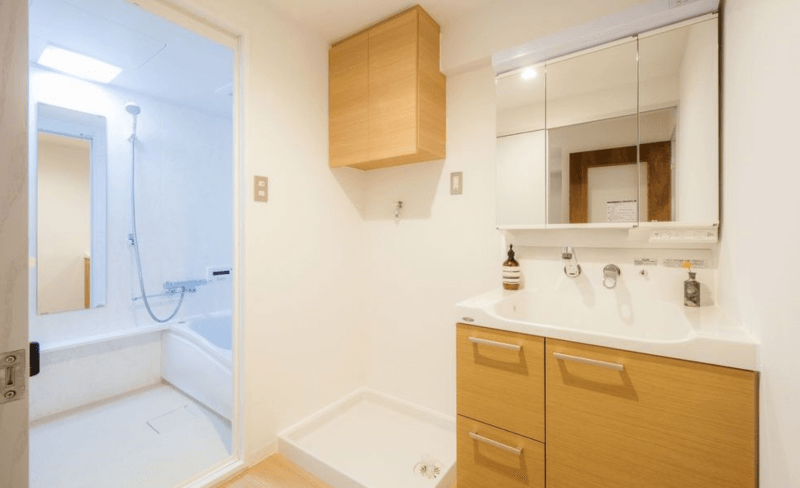 ファイル:洗濯機置き場 扉付き 吊戸棚.png