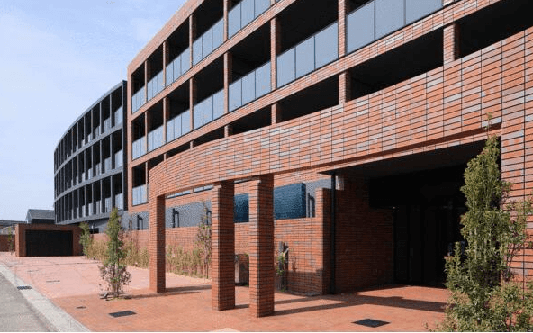 ファイル:ダイアパレス徳重グランヒルズ エントエランスアプローチ.png