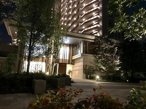 ファイル:エアヒルズ藤沢 外観夜.jpg