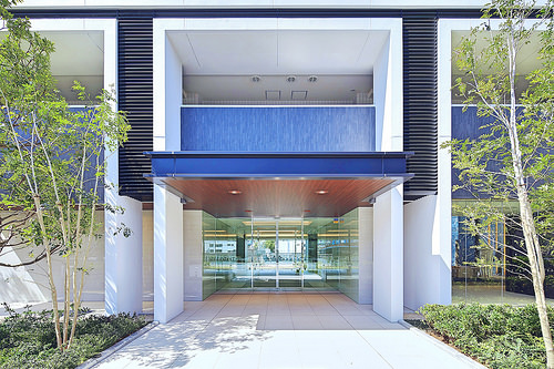 ファイル:外観 東側(2016-04-27撮影).jpg