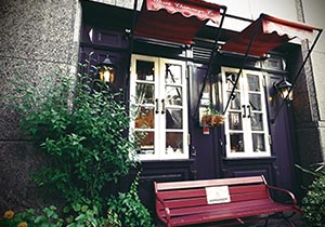 ファイル:スリーチムニーズ 本町161104.jpg