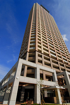 ファイル:キングスクエア ザ・タワー ランドレックス外観3.jpg