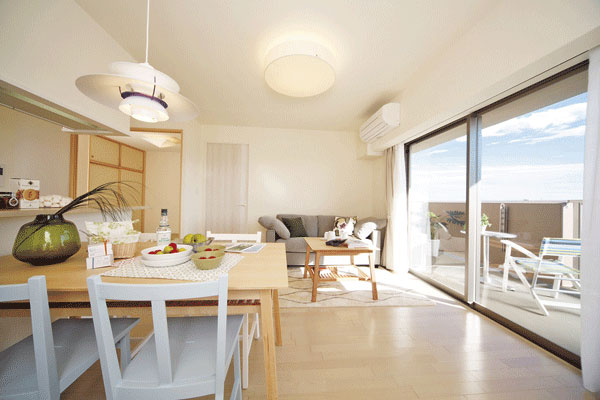 ファイル:垂水アーバンコンフォート リアヒルズ棟内モデルルーム4階S-Gタイプ.jpg