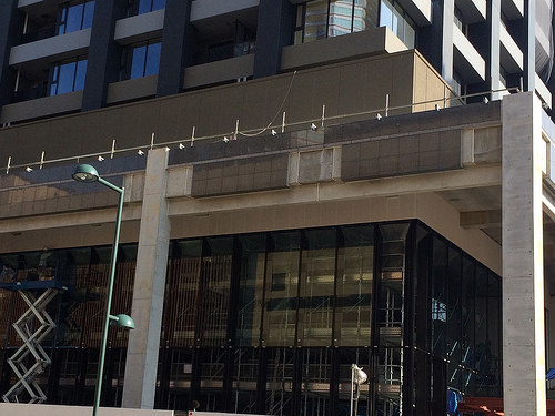 ファイル:現地状況 ロビーのガラスが入ってました(2015-09-22撮影)170518.jpg