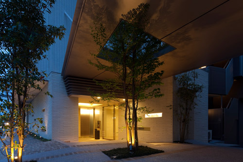 エントランス夜大.jpg