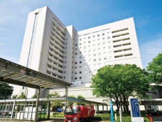 ファイル:大阪大学医学部附属病院(総合病院) 彩都161027.jpg