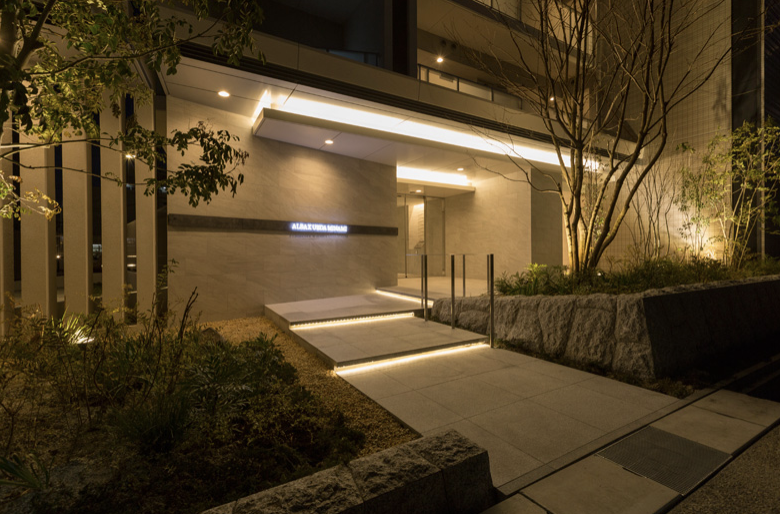 ファイル:アルバックス植田南 エントランスアプローチ.png