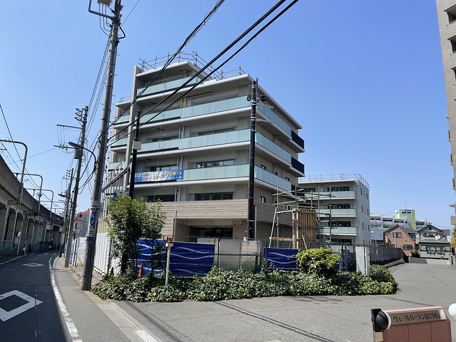 ファイル:20220410パークホームズ練馬富士見台ステーションゲート2.jpg