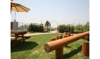 ファイル:グランドメゾン伊丹池尻 リテラシティコモンガーデン 花の広場.jpg