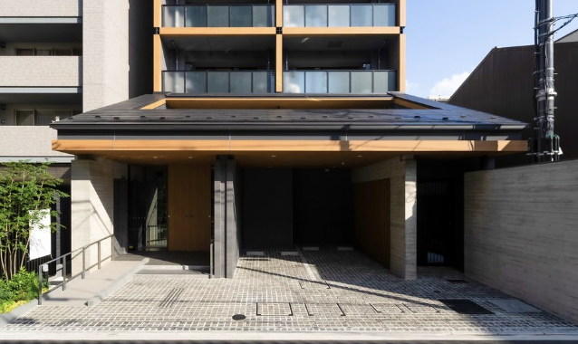 ファイル:ザ・四条烏丸レジデンス エントランス竣工写真2.png