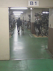 ファイル:20070729東大宮駐輪場.jpg