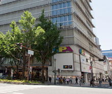 ファイル:心斎橋オーパ本館 新町161029.jpg