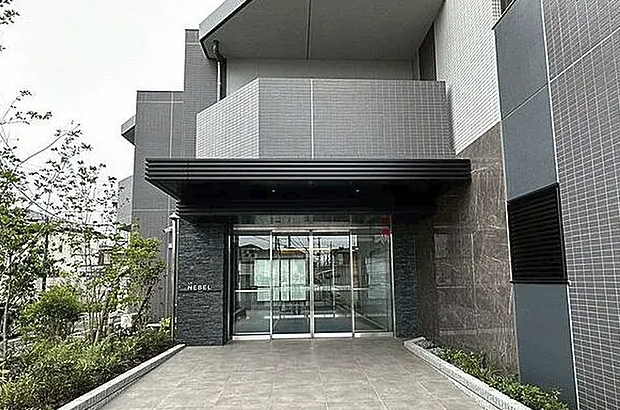 ファイル:ネベル鶴瀬 エントエランスアプローチ.png