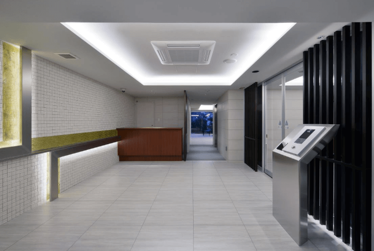 ファイル:T-STAGE幸田相見駅前 Grand Sky エレベーターホール.png