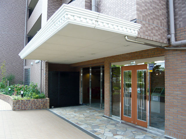 ファイル:キングレジデンス ラセーヌ宝塚エントランス.jpg