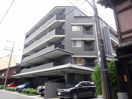 ファイル:プレサンス ロジェ 二条城前 外観 161124.jpg