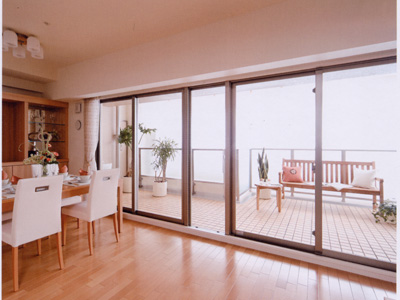 ファイル:Brillia(ブリリア)六甲アイランド ブランズリビオリビング.jpg