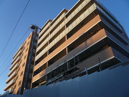 ファイル:プラウド志村城山外観 2(2008年12月28日撮影).jpg