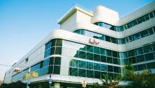 ファイル:メゾンセルサス御影住吉ターミナルビル シーア・リブ(神戸市バスで「甲南病院前」停から「JR住吉駅前」停へ約10分・現地より約1,780m).jpg