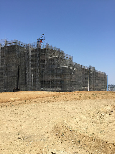 ファイル:現地状況 左から、D棟、C棟とB棟(2015-06-01撮影)170514.jpg