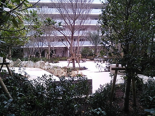 ファイル:中庭の様子(2015-03-21撮影)161225.jpg