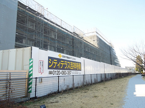 ファイル:施工時 C棟。右奥がD棟(2015-02-14撮影)170131.jpg