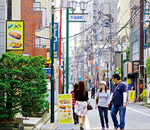 ファイル:千住仲町商店街 北千住161102.jpg