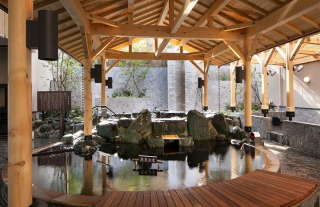 ファイル:綱島源泉 湯けむりの庄 綱島161011.jpg