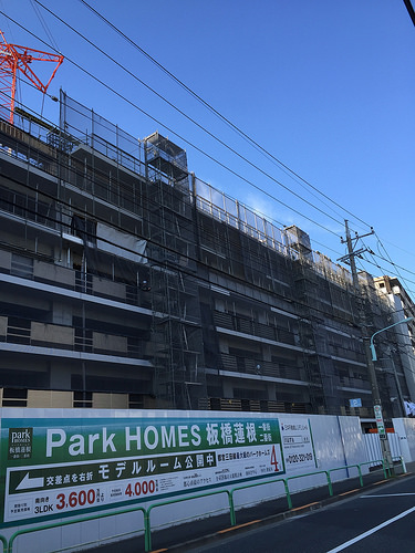 ファイル:20160610パークホームズ板橋蓮根 一番街・二番街2.jpg