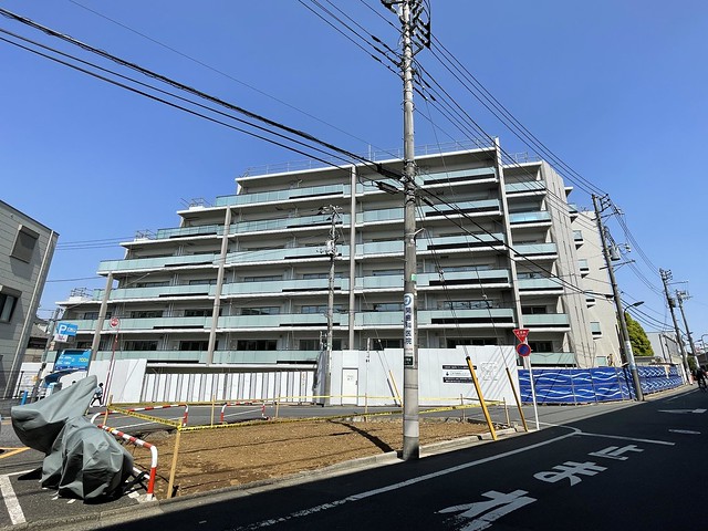 ファイル:20220410パークホームズ練馬富士見台ステーションゲート.jpg