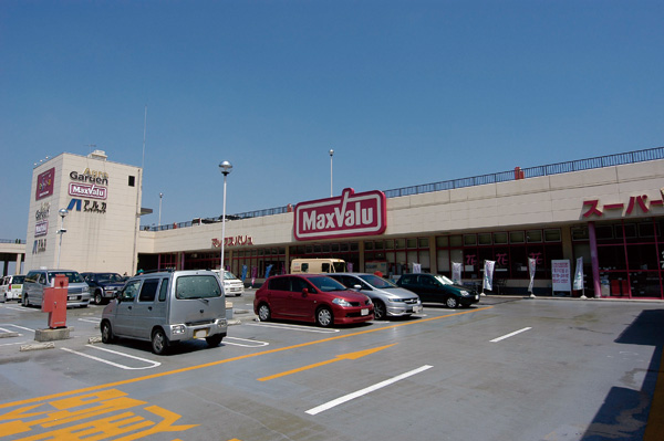 ファイル:垂水アーバンコンフォート リアヒルズマックスバリュ星陵台店(徒歩10分・約740m).jpg