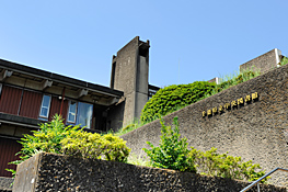 ファイル:県立中央図書館 本千葉161012.jpg