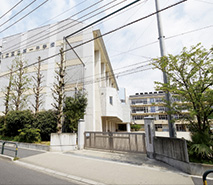 ファイル:足立区立第一中学校 北千住161102.jpg