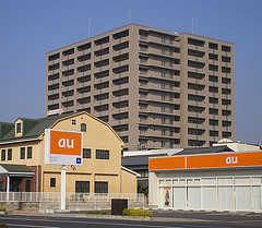 ファイル:リビングコートプライム伊福町 南東側より 2007年10月25日撮影.jpg