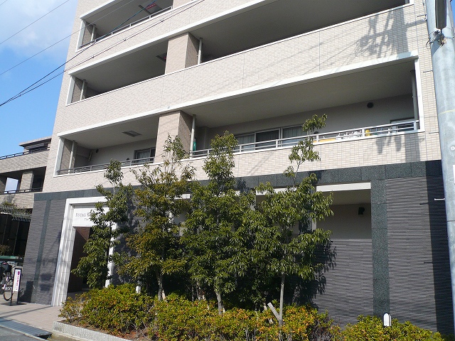 ファイル:ロイヤル甲子園口 ザ・レジデンスファサード.jpg