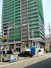 ファイル:KOBE HARBOR TOWER 「神戸ハーバータワー」下層部工事進捗(2012.8.1撮影).jpg