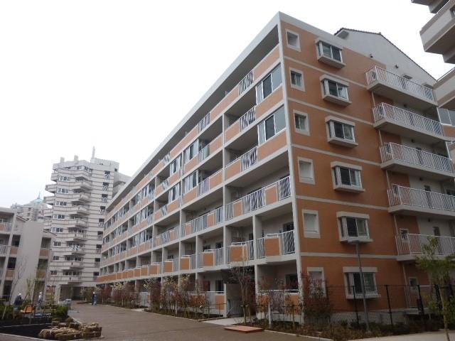 ファイル:ベルコリーヌ南大沢5-6 外観 170128.jpg