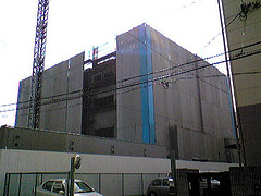 ファイル:エルグレース西宮 北側の道路より 2007年3月4日撮影.jpg