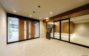 ポレスター道ノ尾駅前　風除室